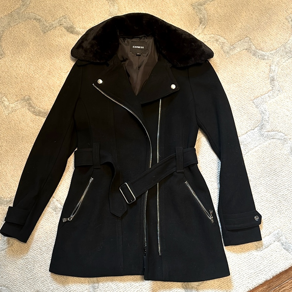 Express gently (once or twice) worn pea coat with faux fur detachable collar! XS
